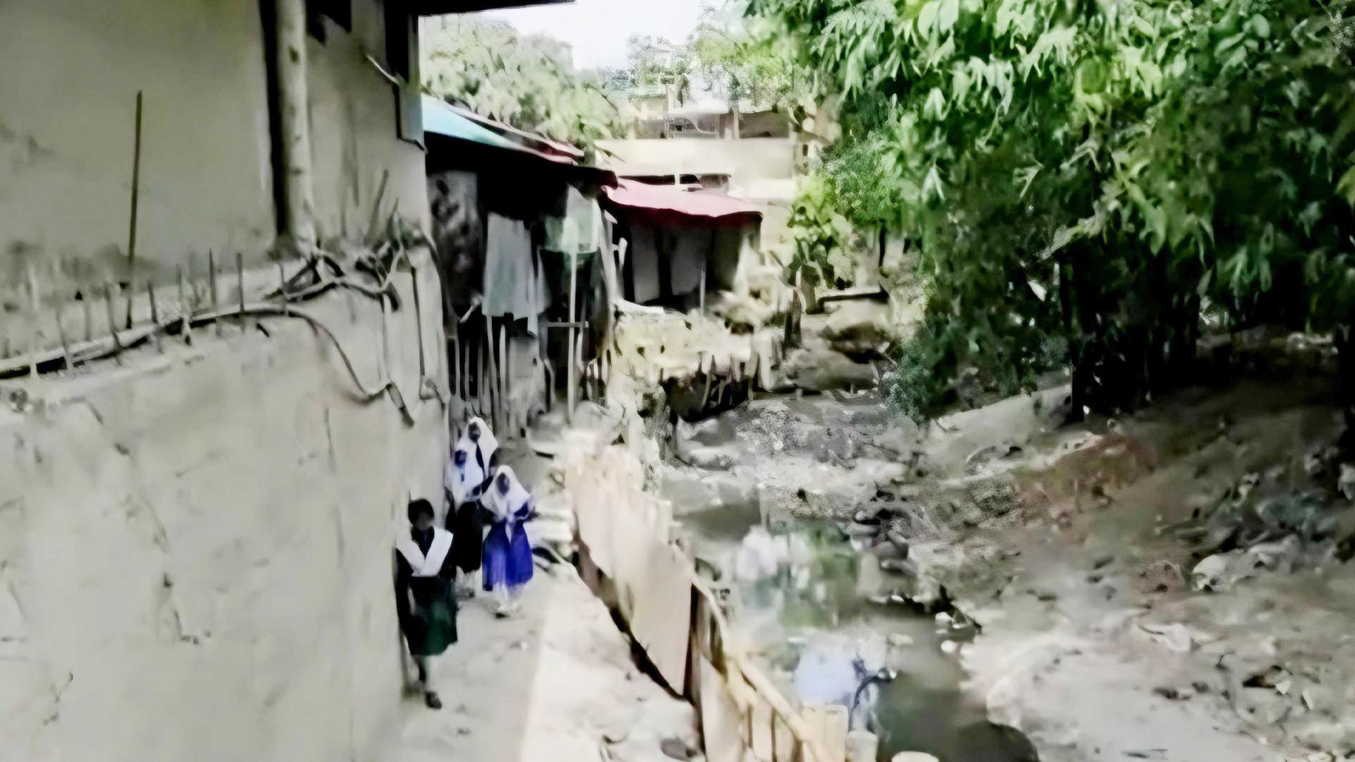 দখল-দূষণে অস্তিত্ব হারাচ্ছে বান্দরবানের ম্যাক্সি খাল